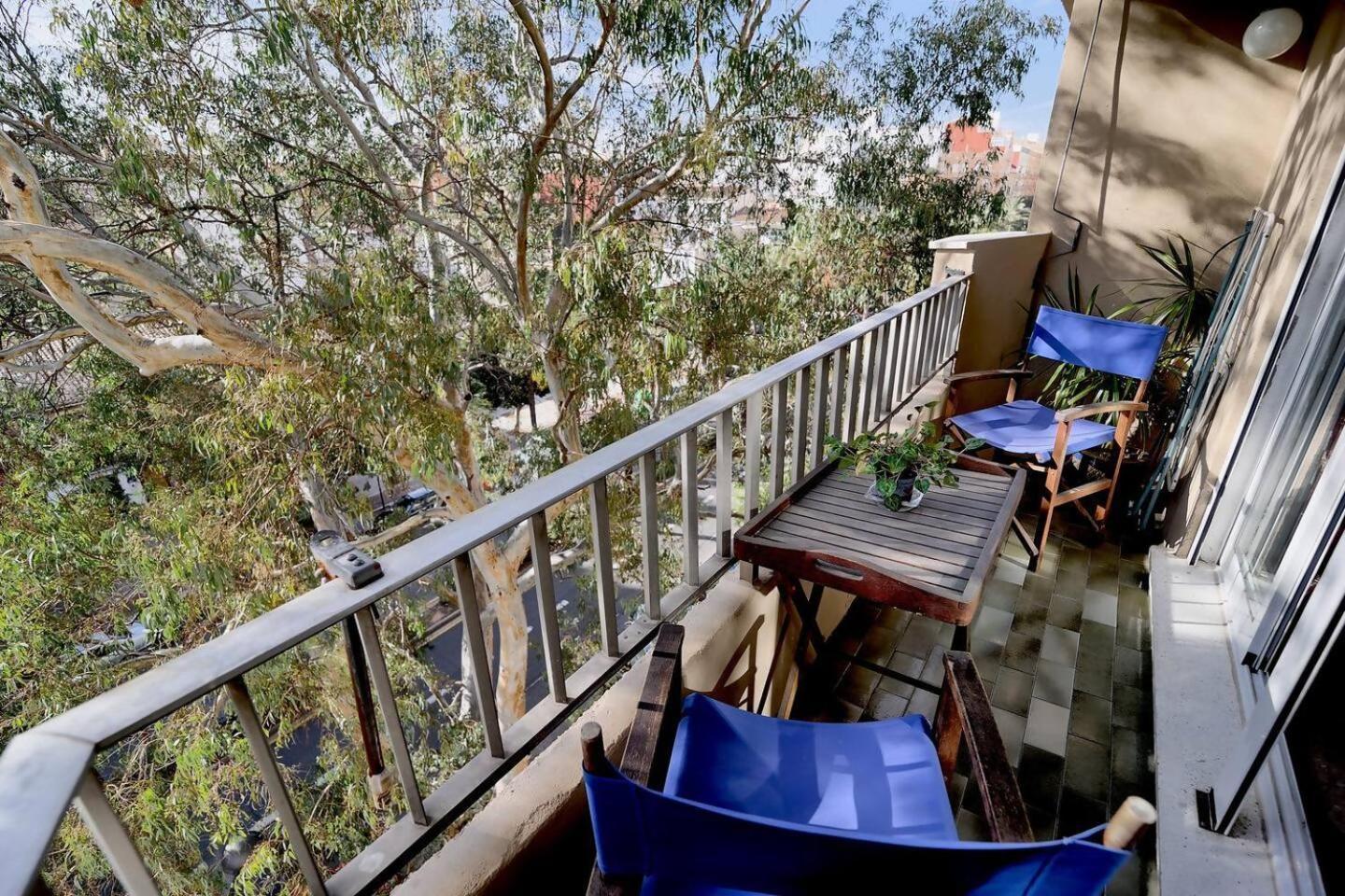 Apartment Comfy And Luminous With Balcony