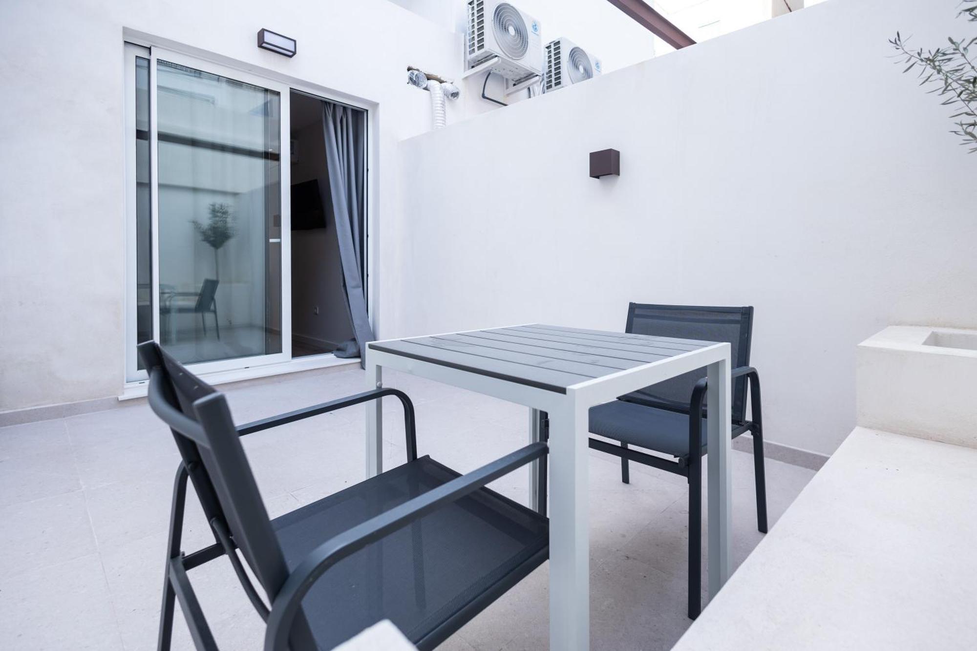 Yard Patraix By Concept Flats