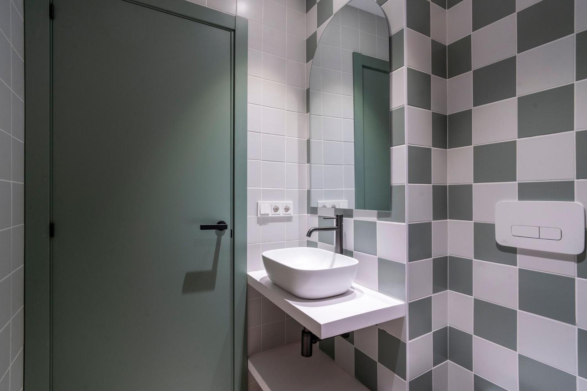 Vlc Host - Reina 168 Hotel *