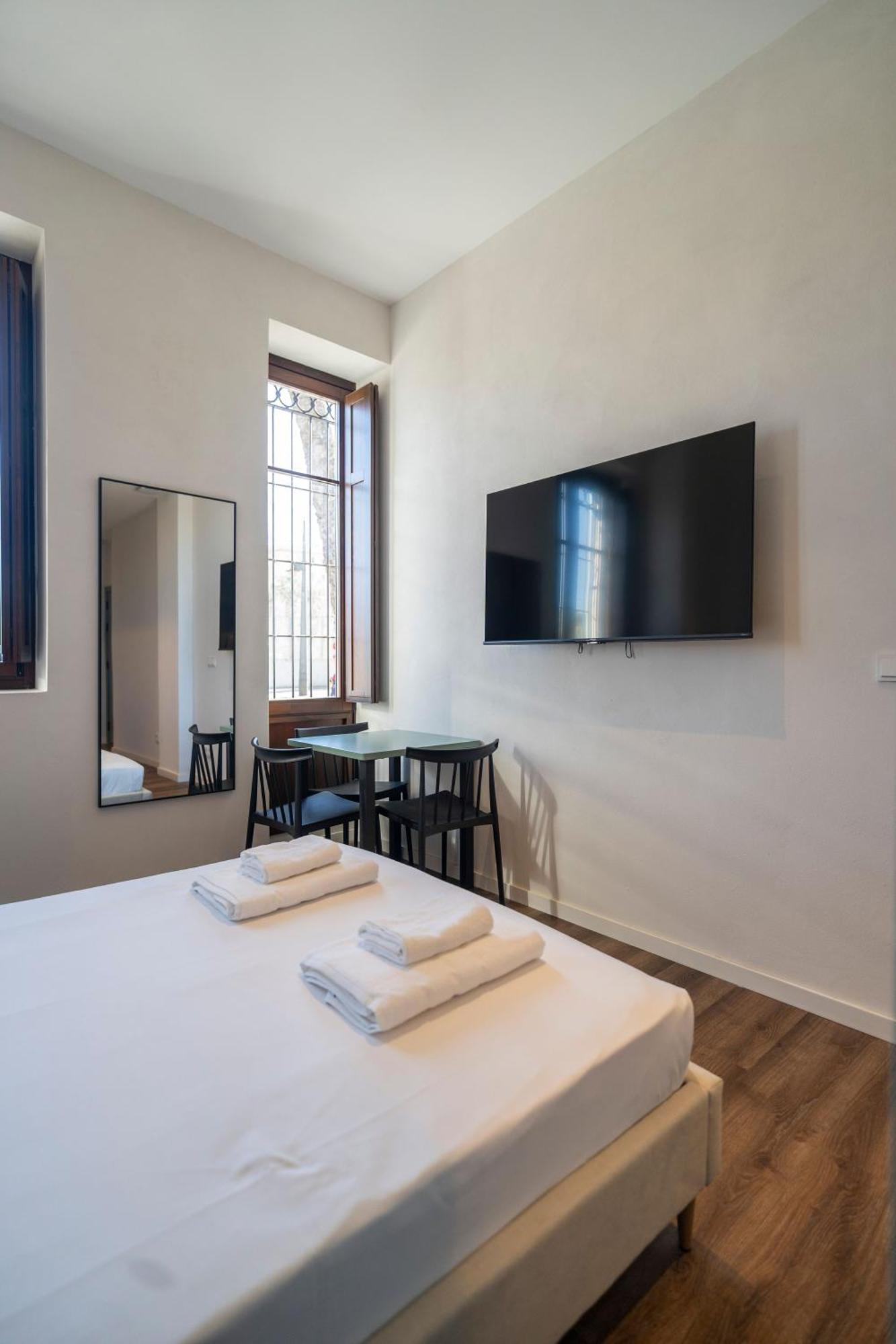 Hotel Vlc Host - Reina 168 Valencia