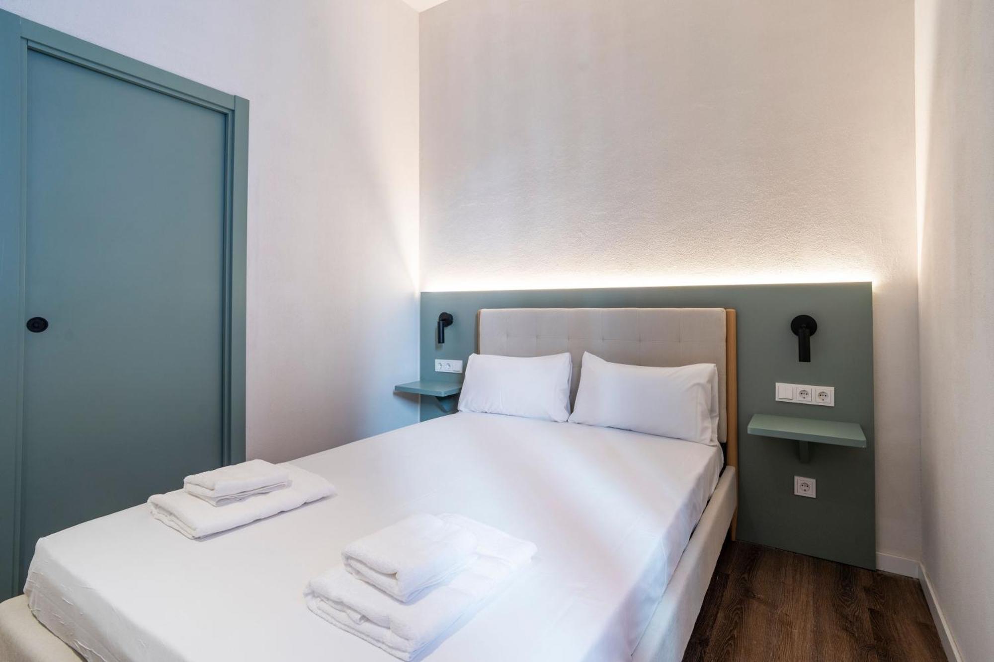 Hotel Vlc Host - Reina 168 *