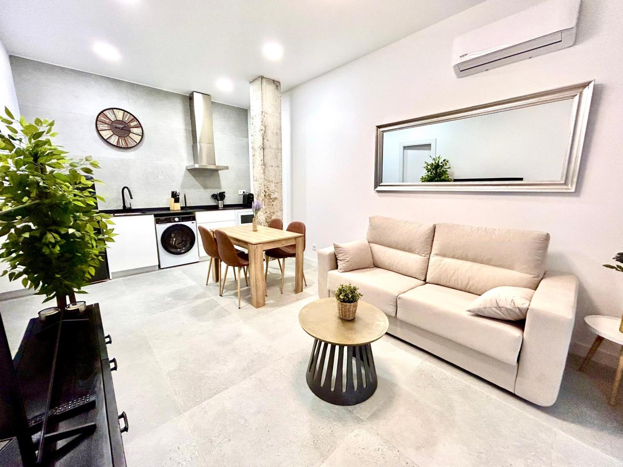 Convenient, Charming 15 Mins From Center Apartamento