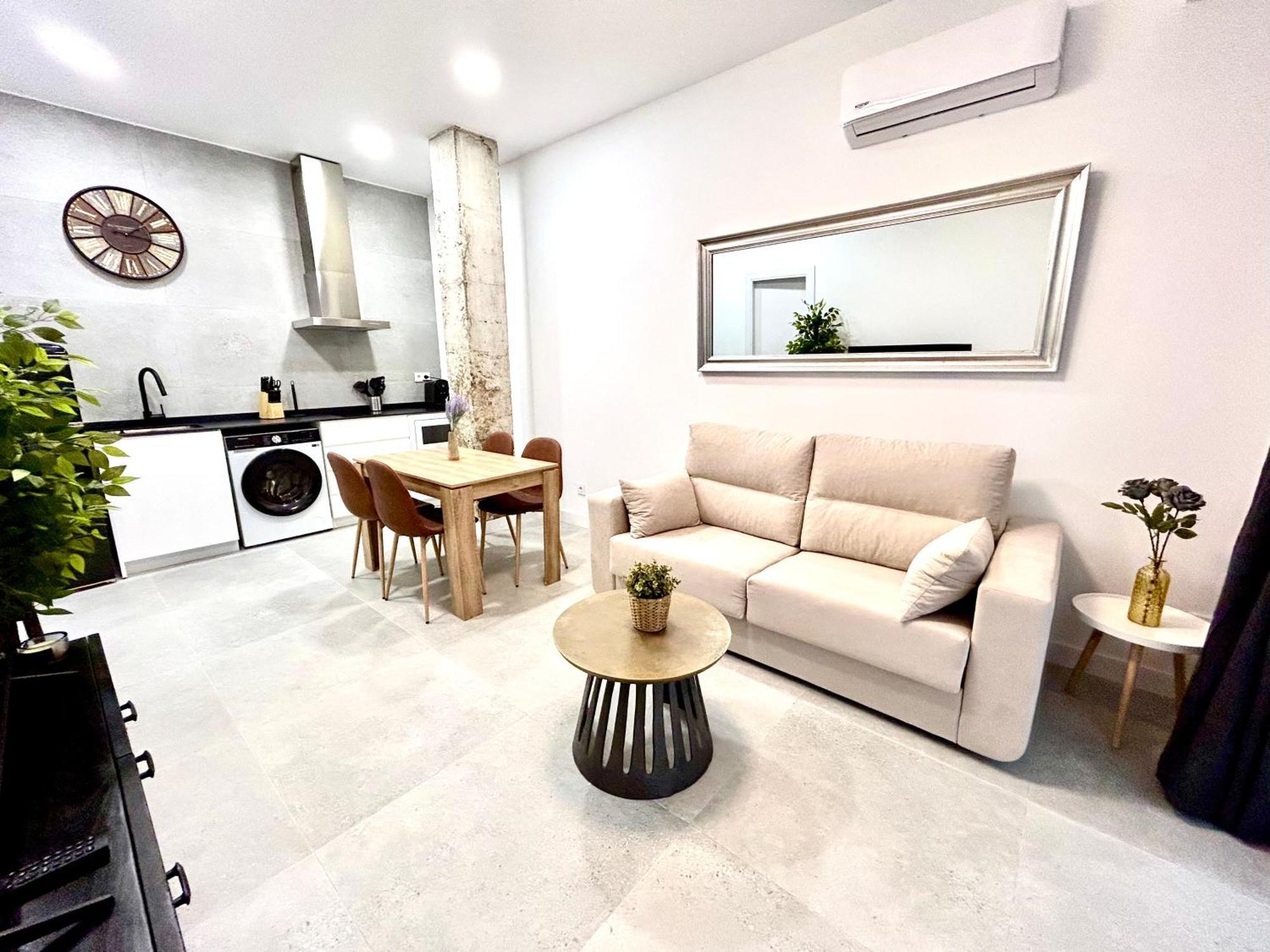 Convenient, Charming 15 Mins From Center Valencia
