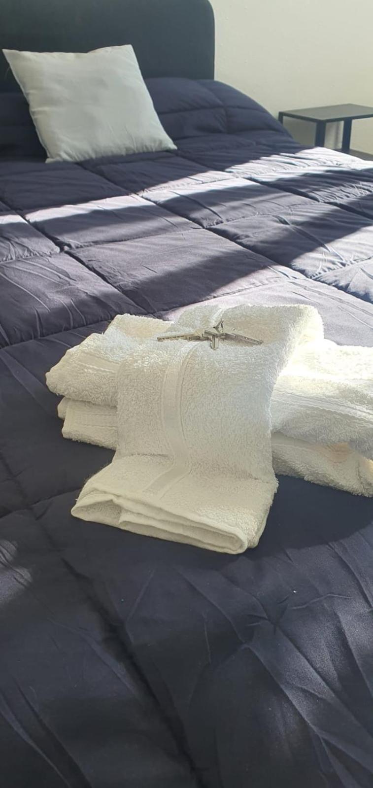 Matrimonio En Vivienda Compartir Recien Reformada *