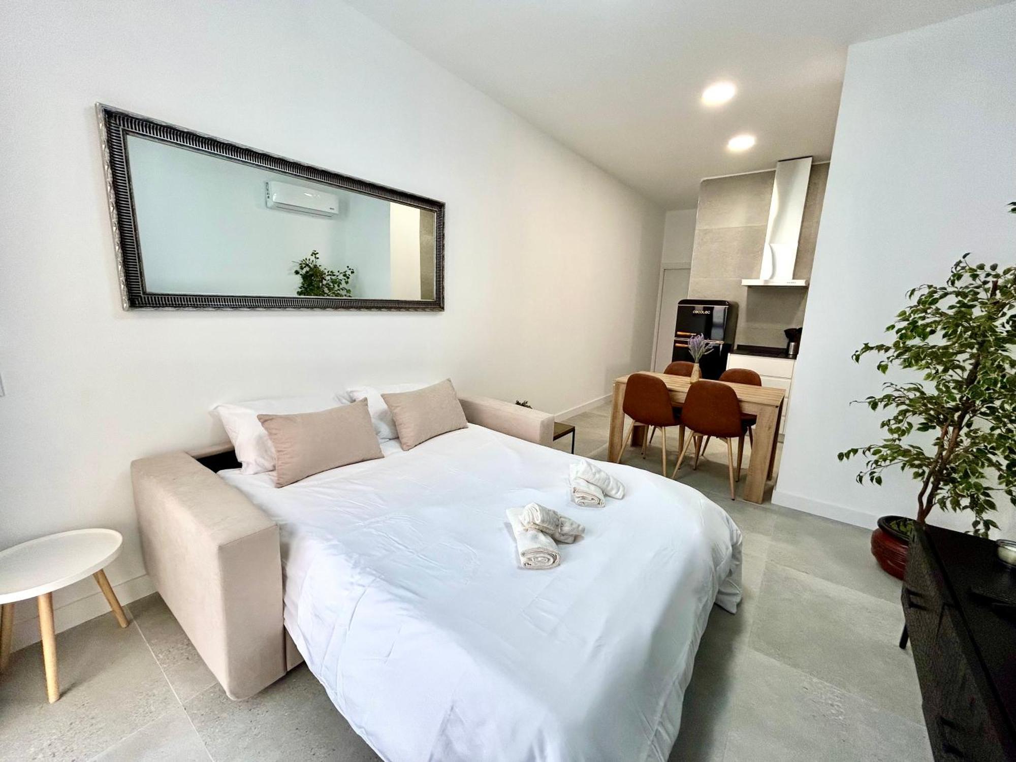 Getaway - Jacuzzi, Space & Comfort Apartment