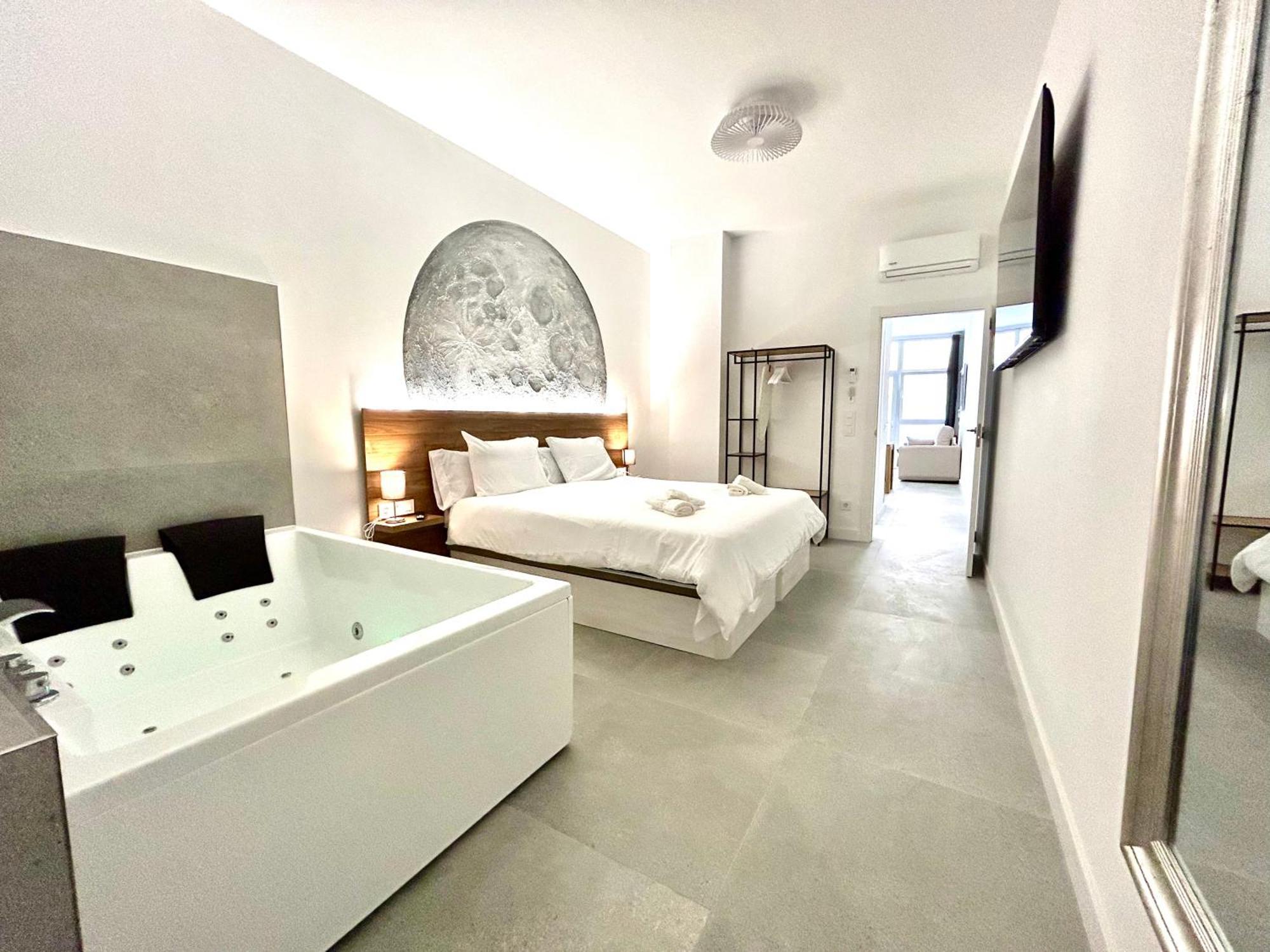 Getaway - Jacuzzi, Space & Comfort Apartment Valencia
