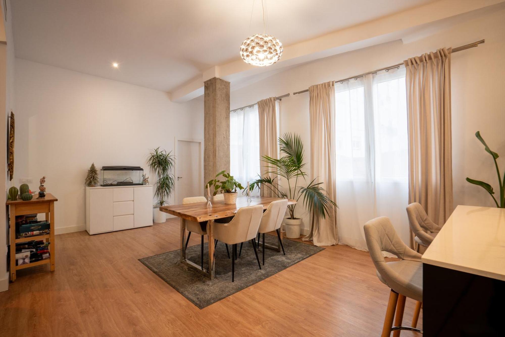 Con Terraza Y Bano Privado Y Comodidades Compartidas