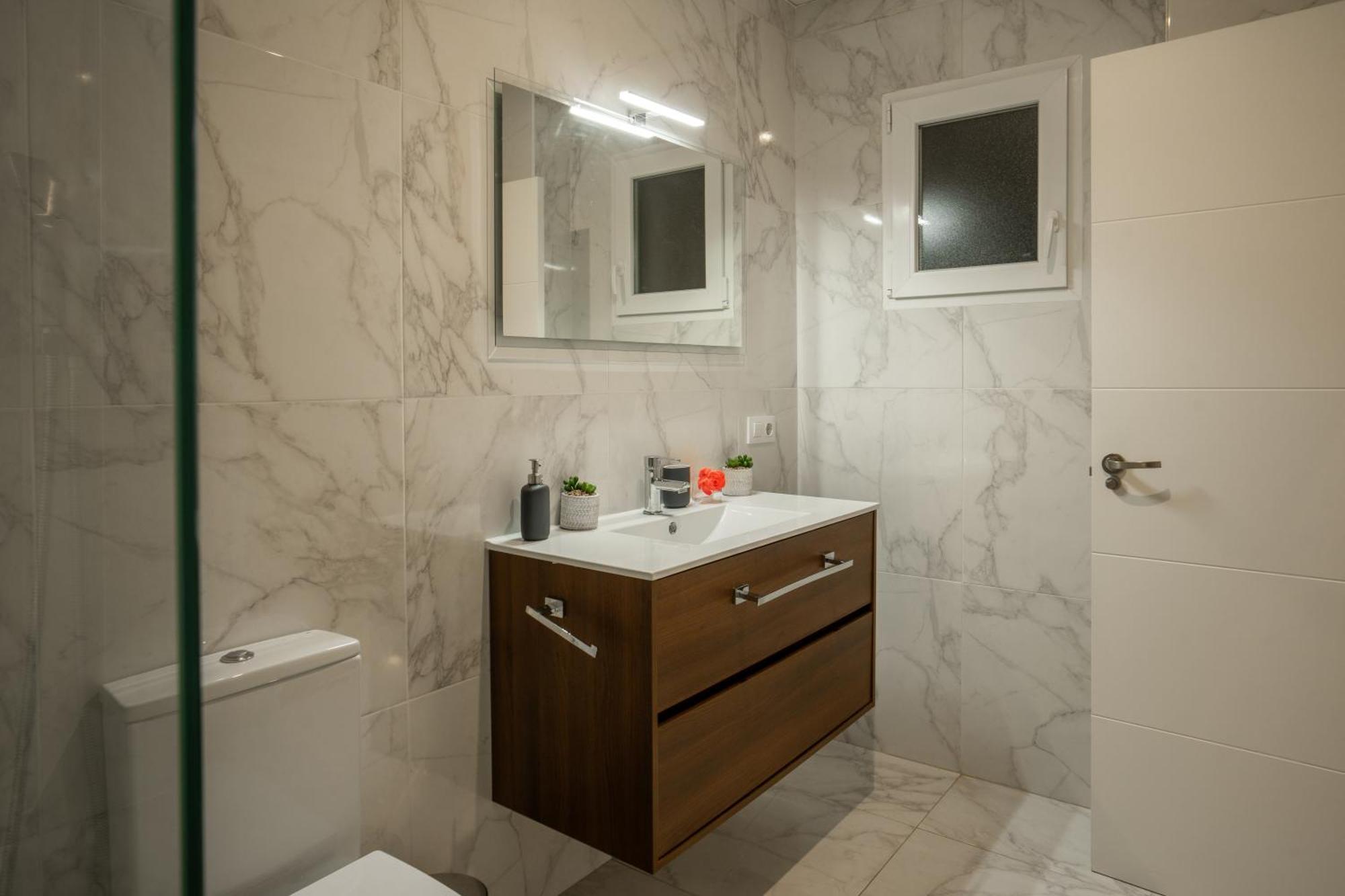 Con Terraza Y Bano Privado Y Comodidades Compartidas Homestay