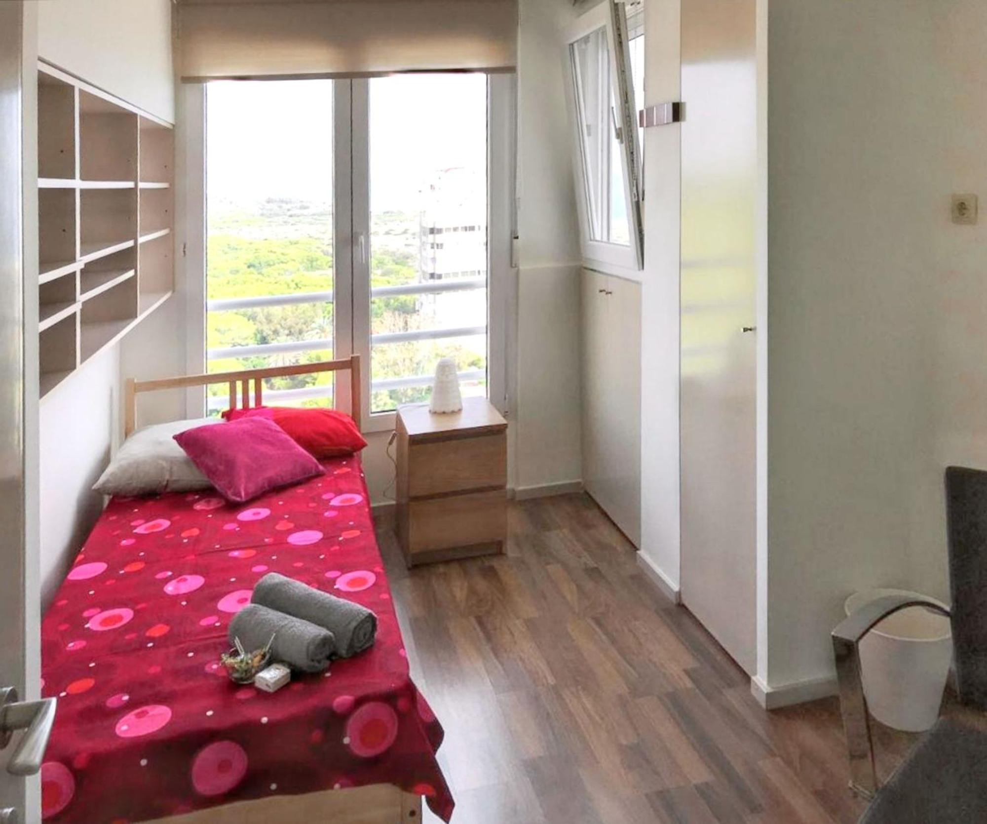Spacious In With Sea View - 160 Sqm