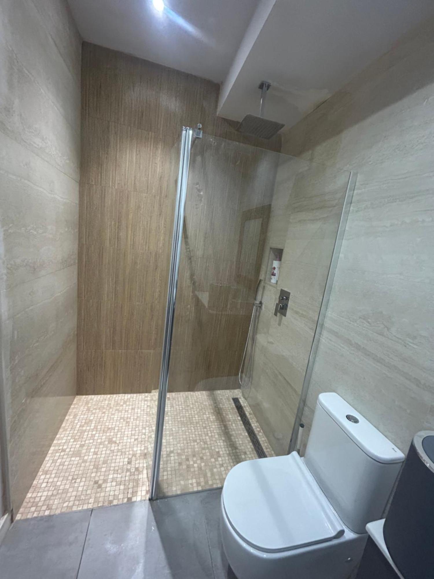 New! Renovated, Centrally Located, Private Entrance, Terrace Valencia