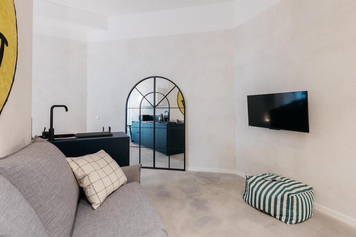 Apartment Trendy Retreat In *
