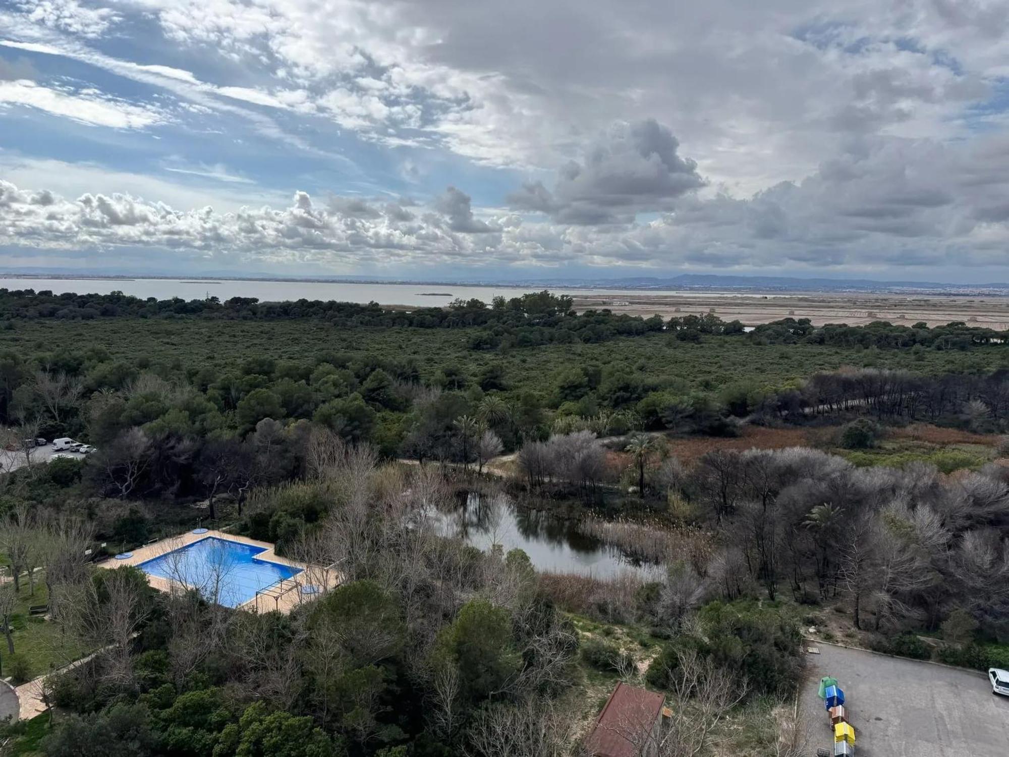 Apartment Spacious In With Sea View - 160 Sqm *