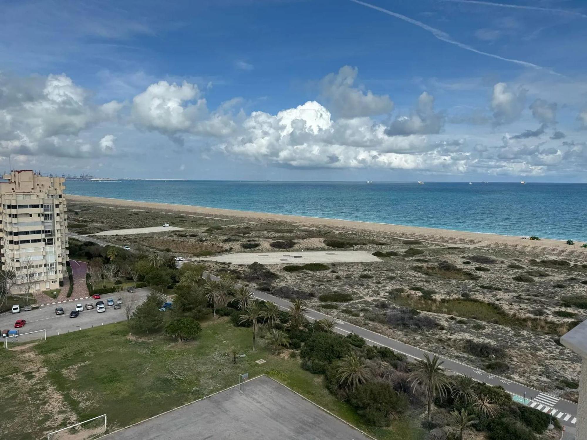 Spacious In With Sea View - 160 Sqm *