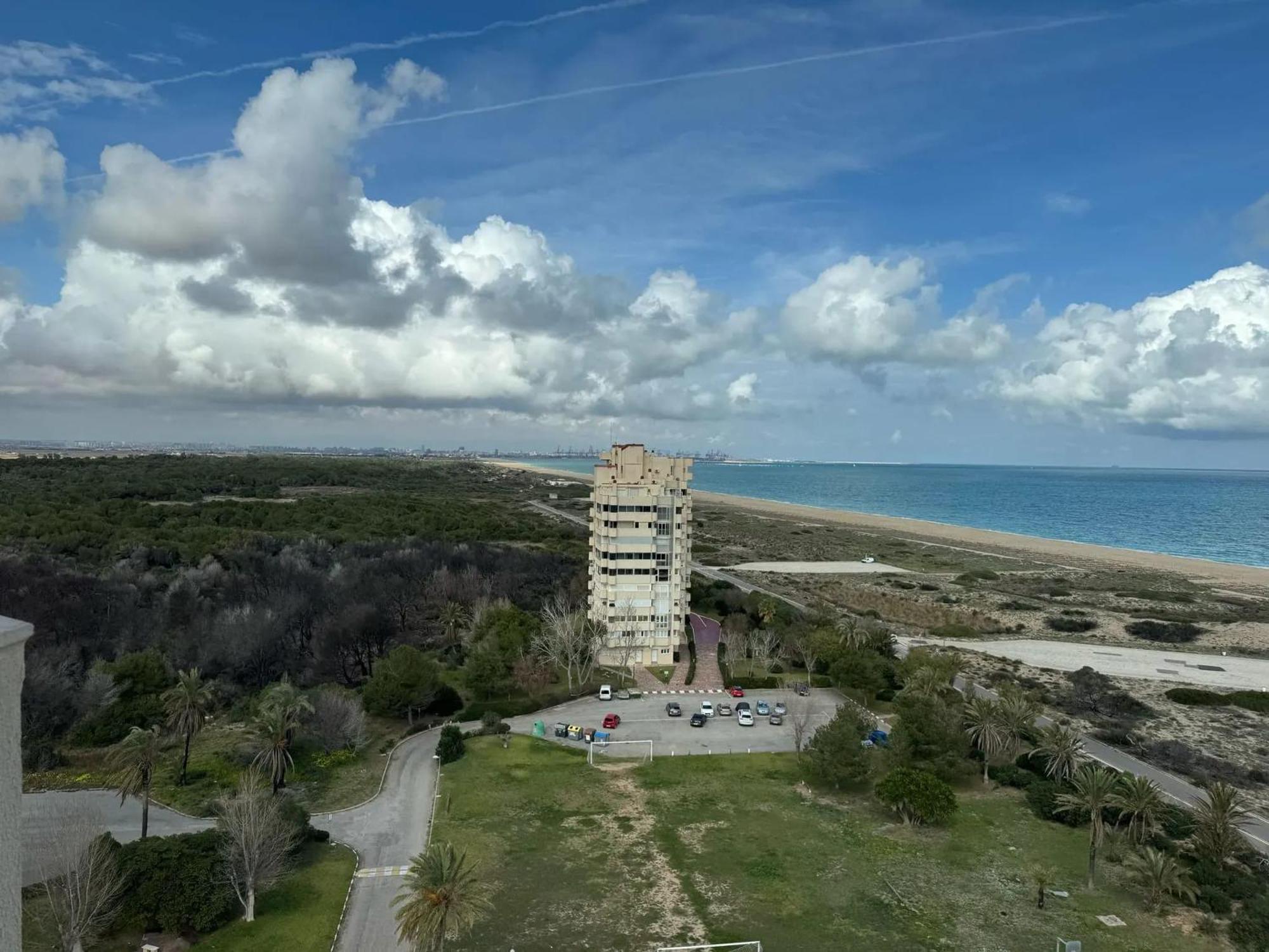 Spacious In With Sea View - 160 Sqm