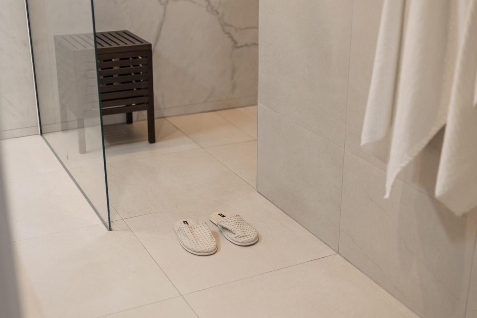 Explore Luxury Meets Comfort Apartment *