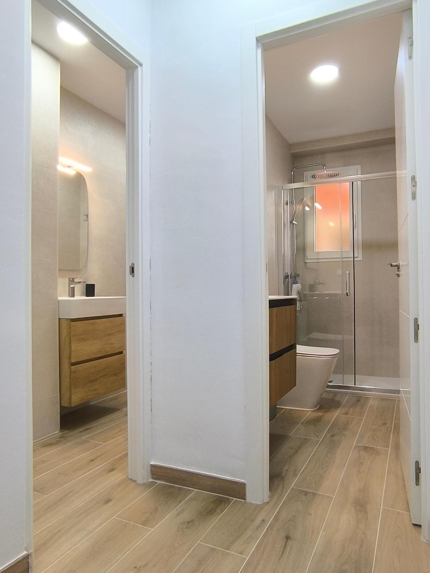 In With Wifi + Parking. Apartment Valencia
