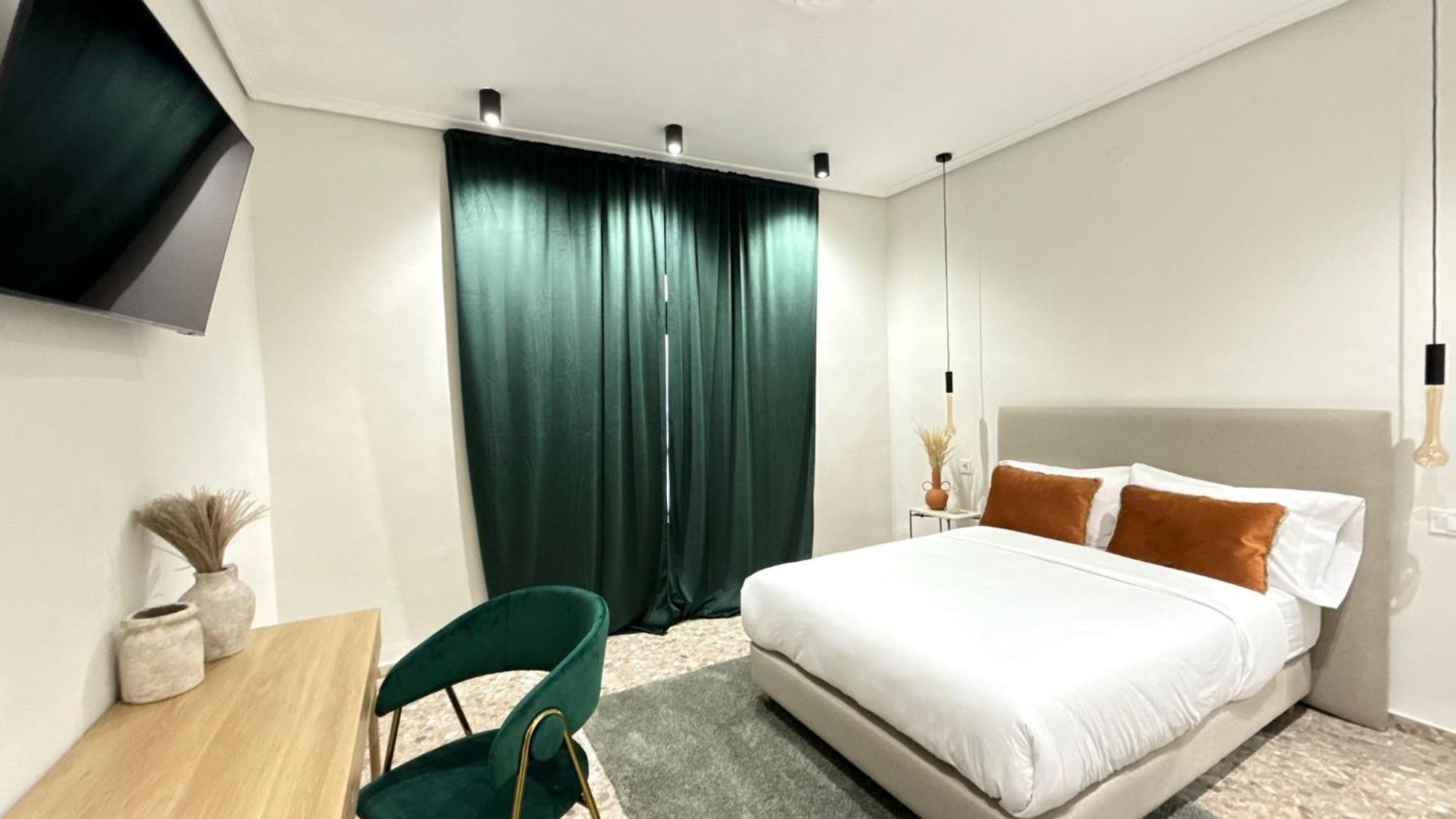 Valencia, Netflix, 4 Mins Walk To The Valencia