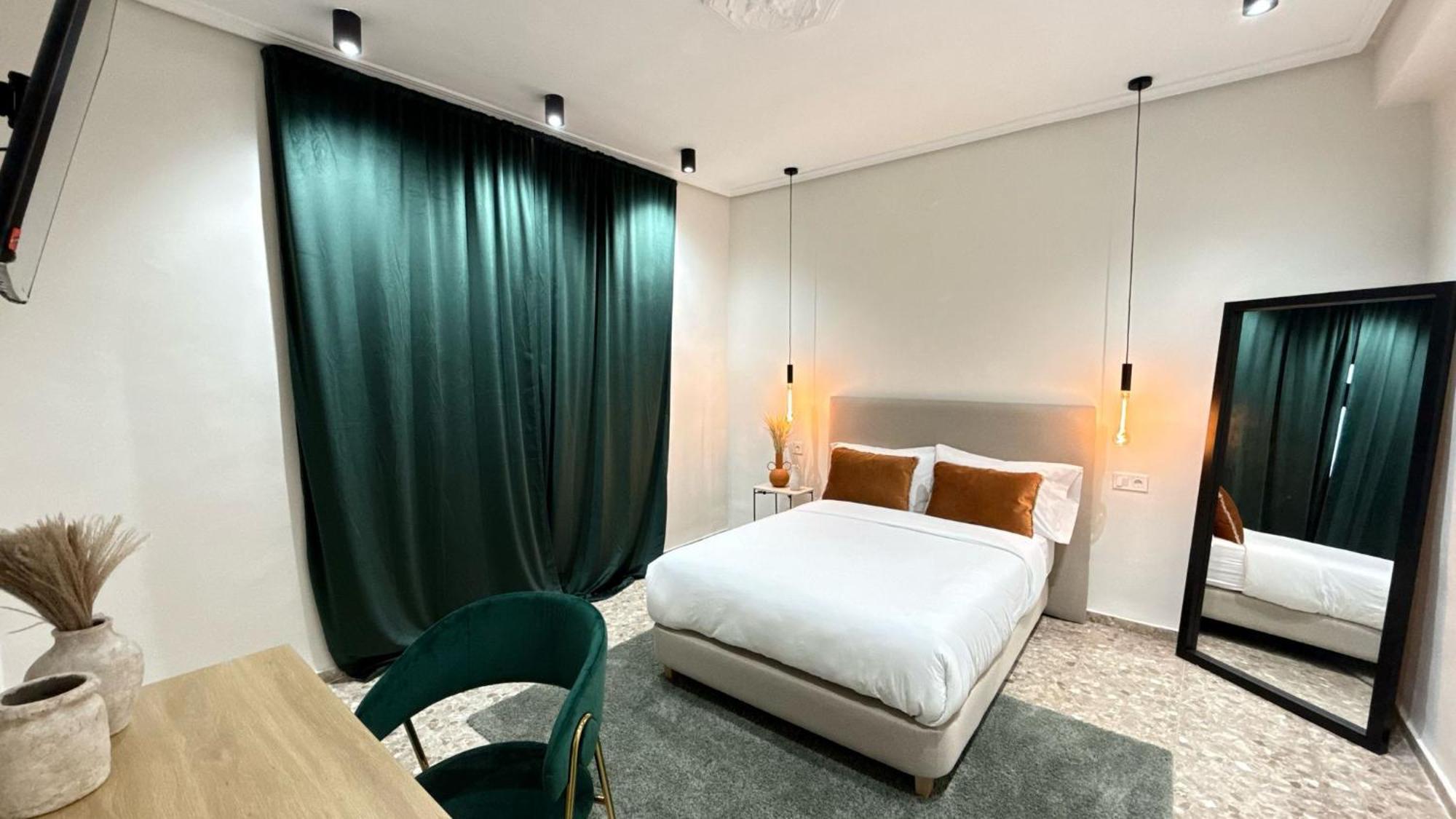 Valencia, Netflix, 4 Mins Walk To The *