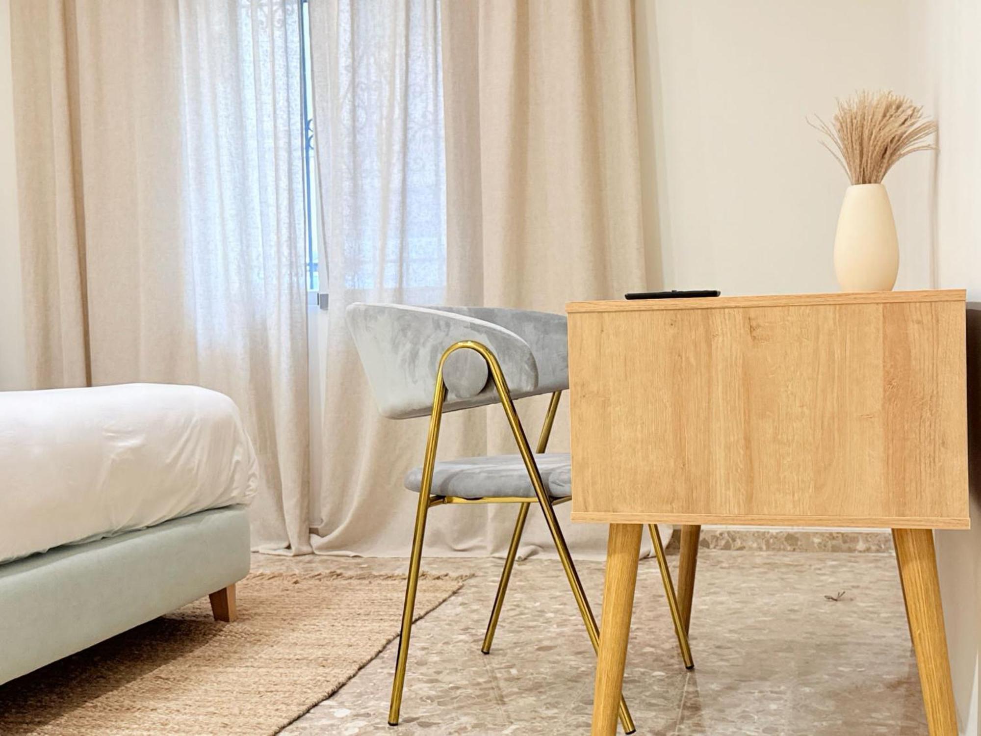 Valencia, Netflix, 4 Mins Walk To The *