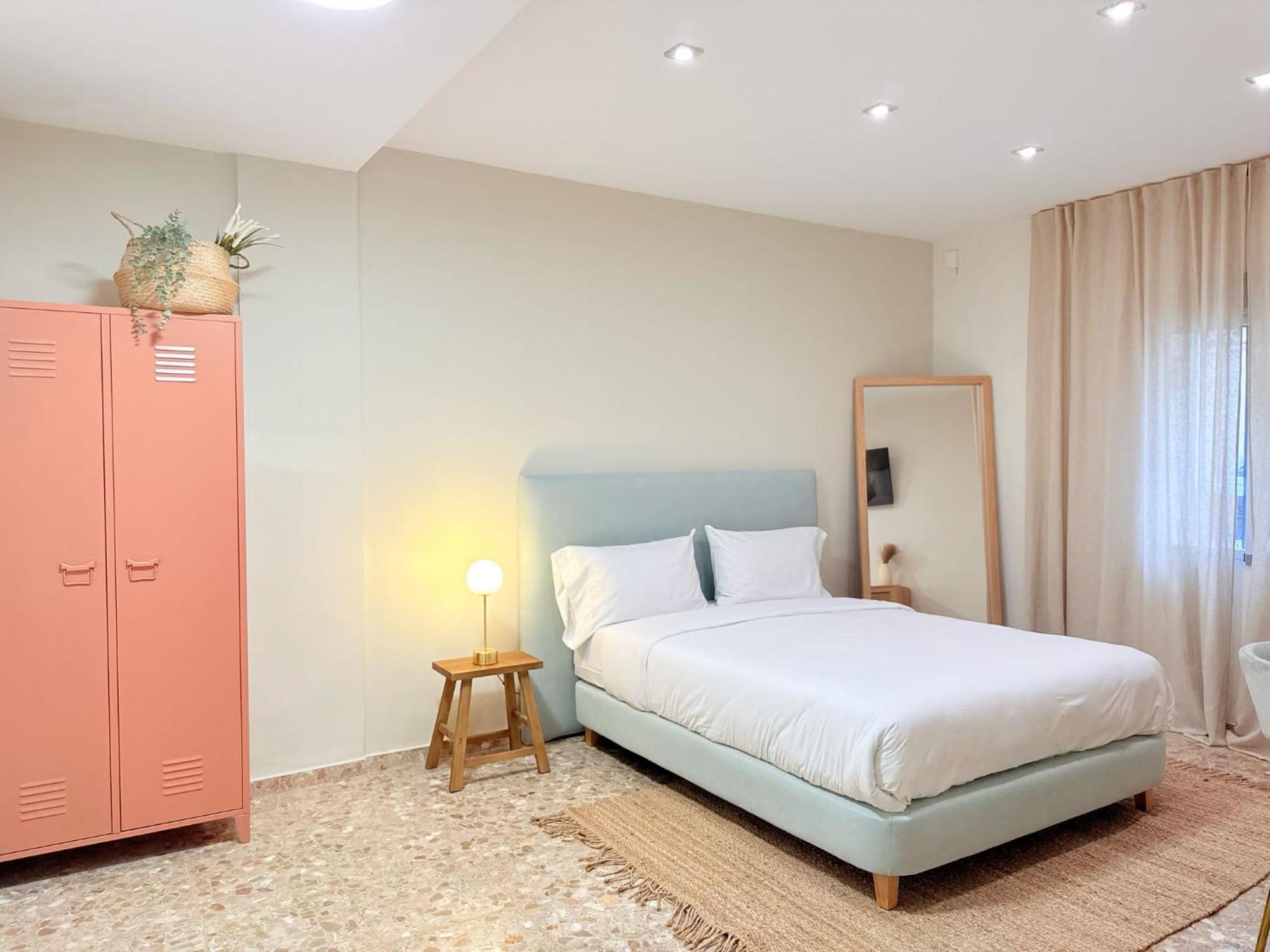 Valencia, Netflix, 4 Mins Walk To The Homestay