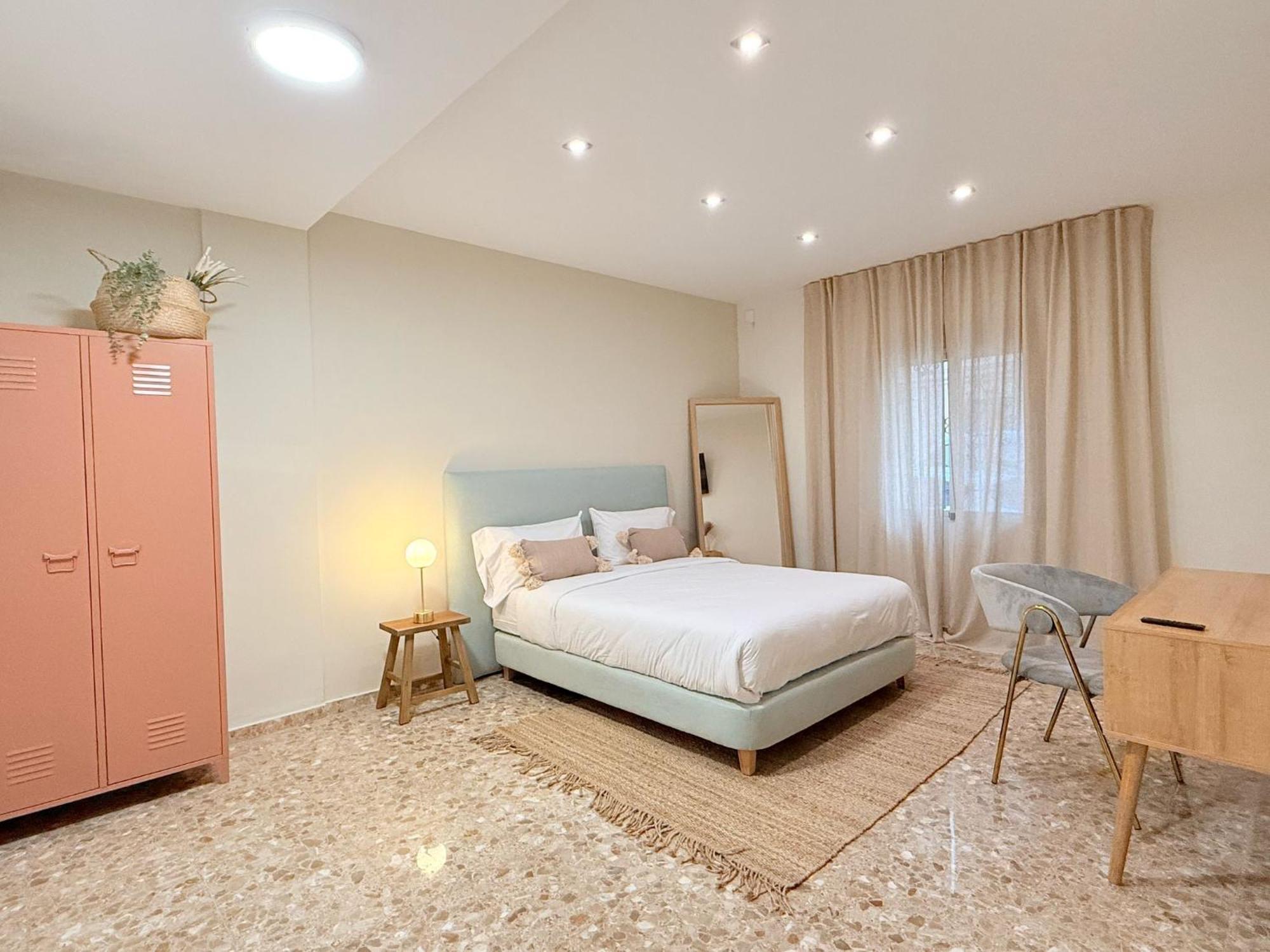 Valencia, Netflix, 4 Mins Walk To The Homestay