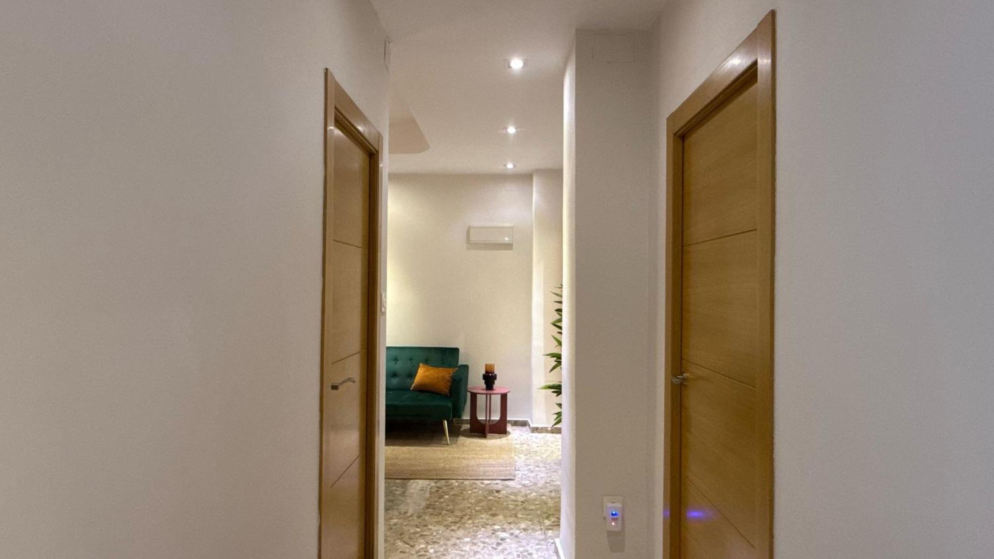 Homestay Valencia, Netflix, 4 Mins Walk To The