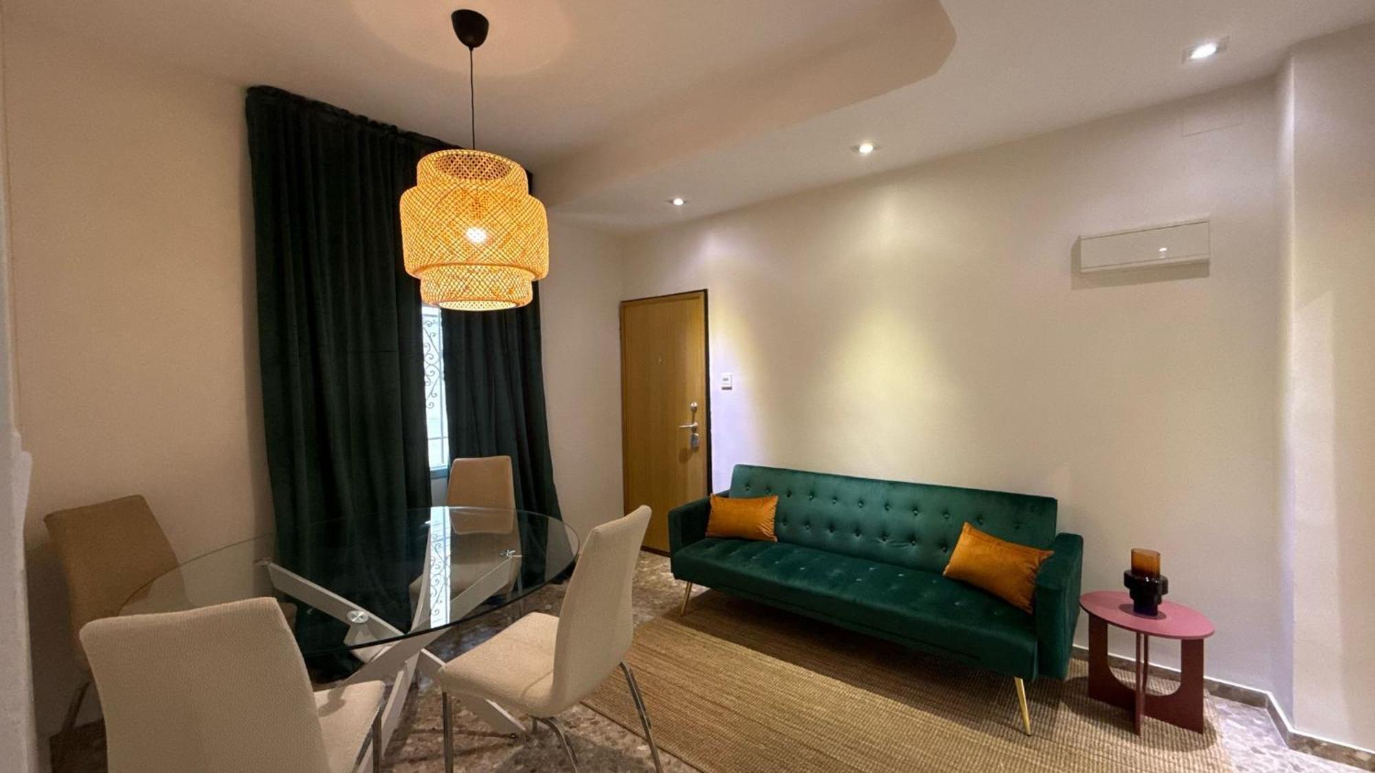 Valencia, Netflix, 4 Mins Walk To The * Valencia