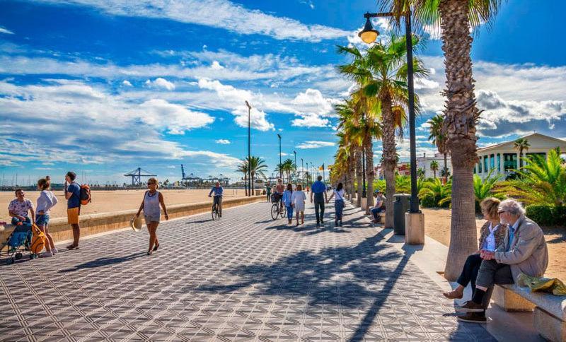 Homestay Valencia, Netflix, 4 Mins Walk To The *