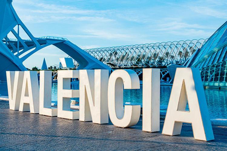 Homestay Valencia, Netflix, 4 Mins Walk To The *