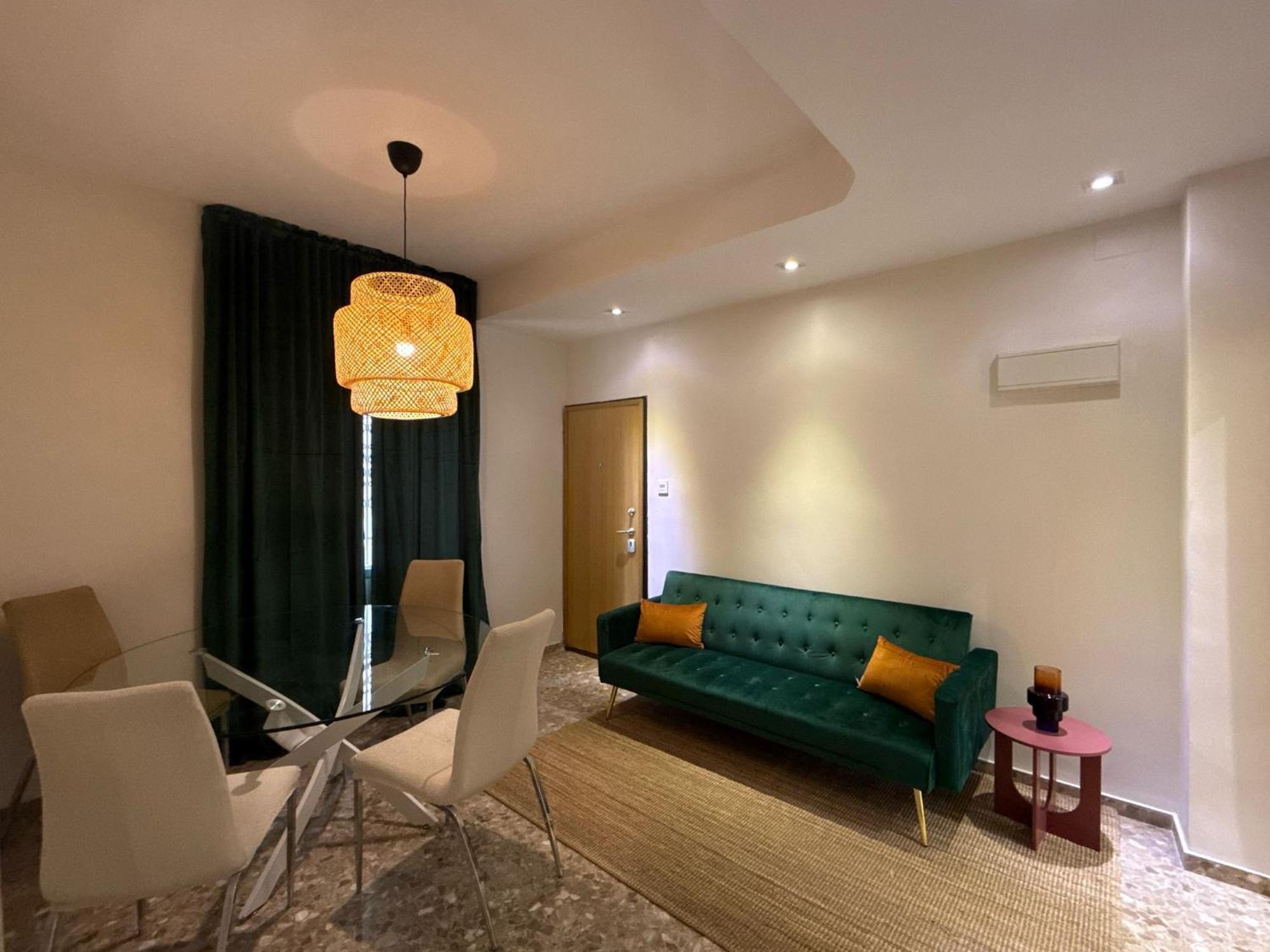 Valencia, Netflix, 4 Mins Walk To The *