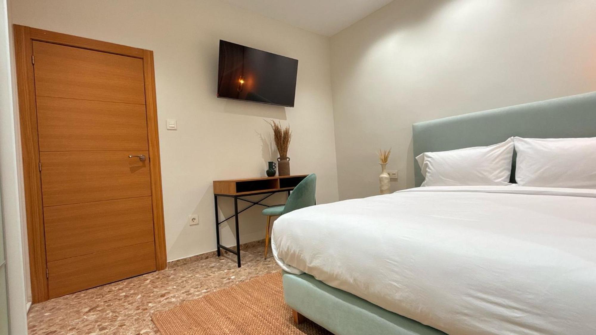 Valencia, Netflix, 4 Mins Walk To The Homestay *