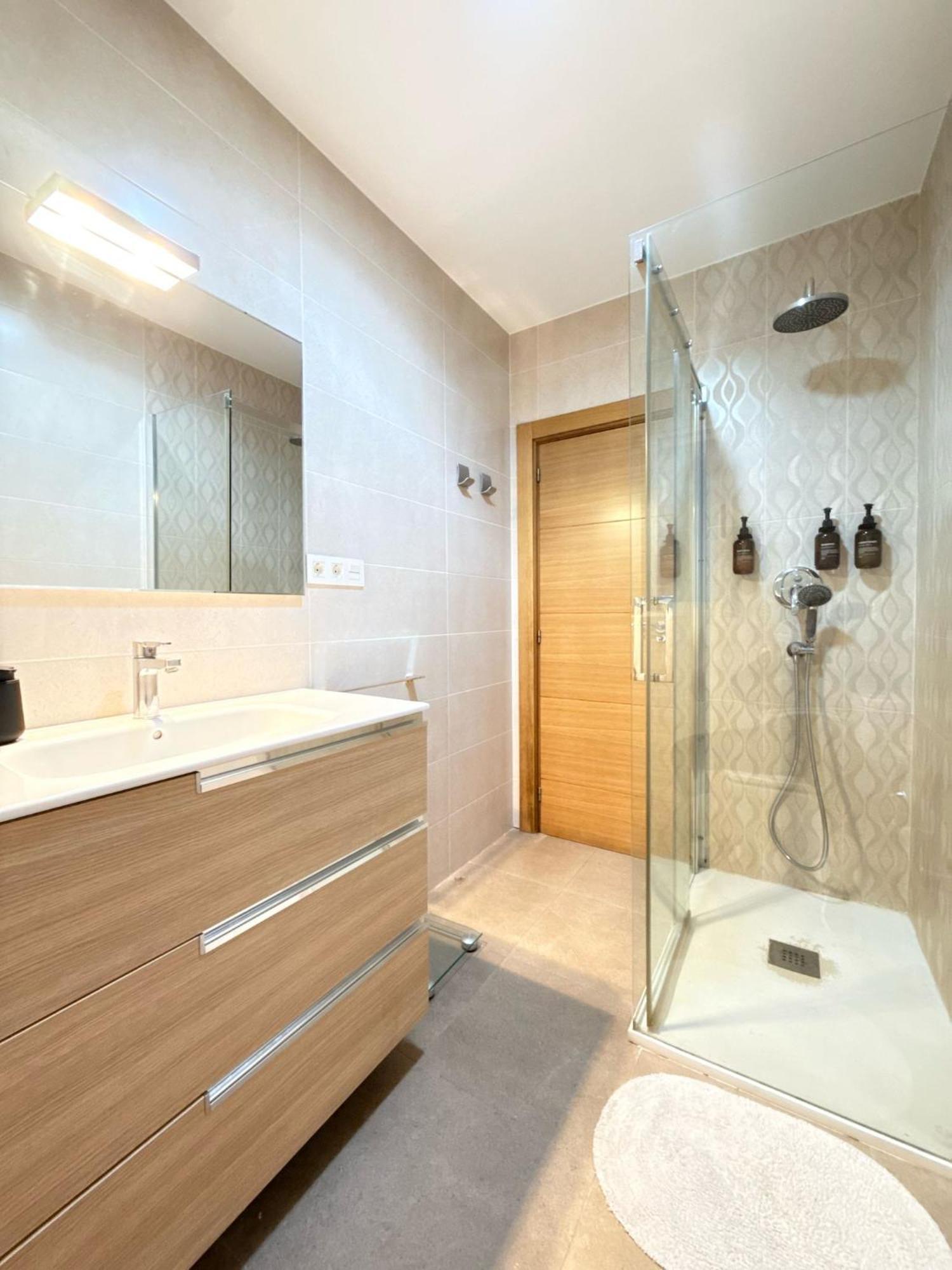 Valencia, Netflix, 4 Mins Walk To The Homestay Valencia
