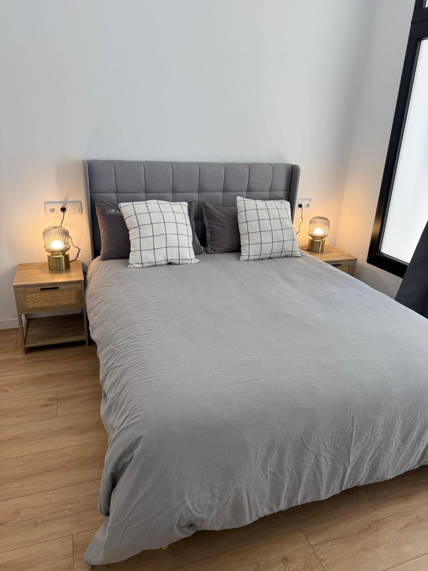 Modern Apartment *