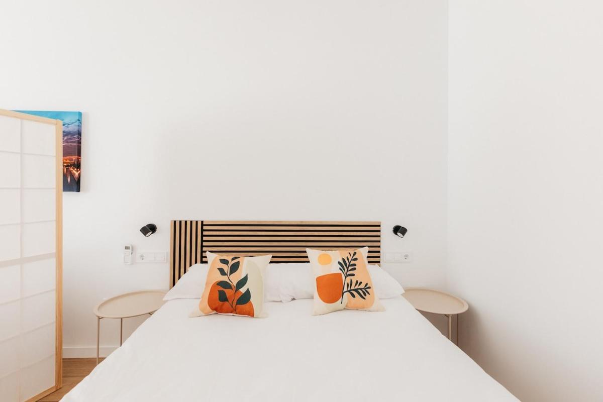 Stylish With Easy Access To Valencias Apartamento Valência