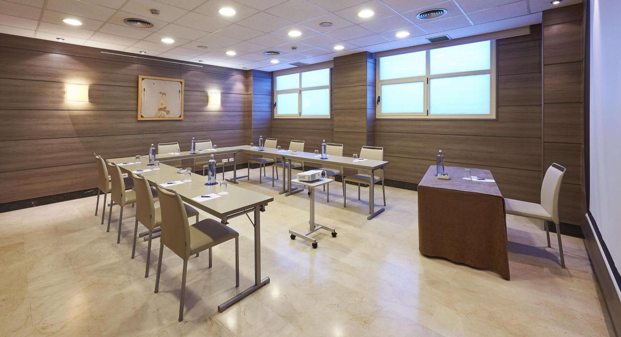 Hotel Nh Center