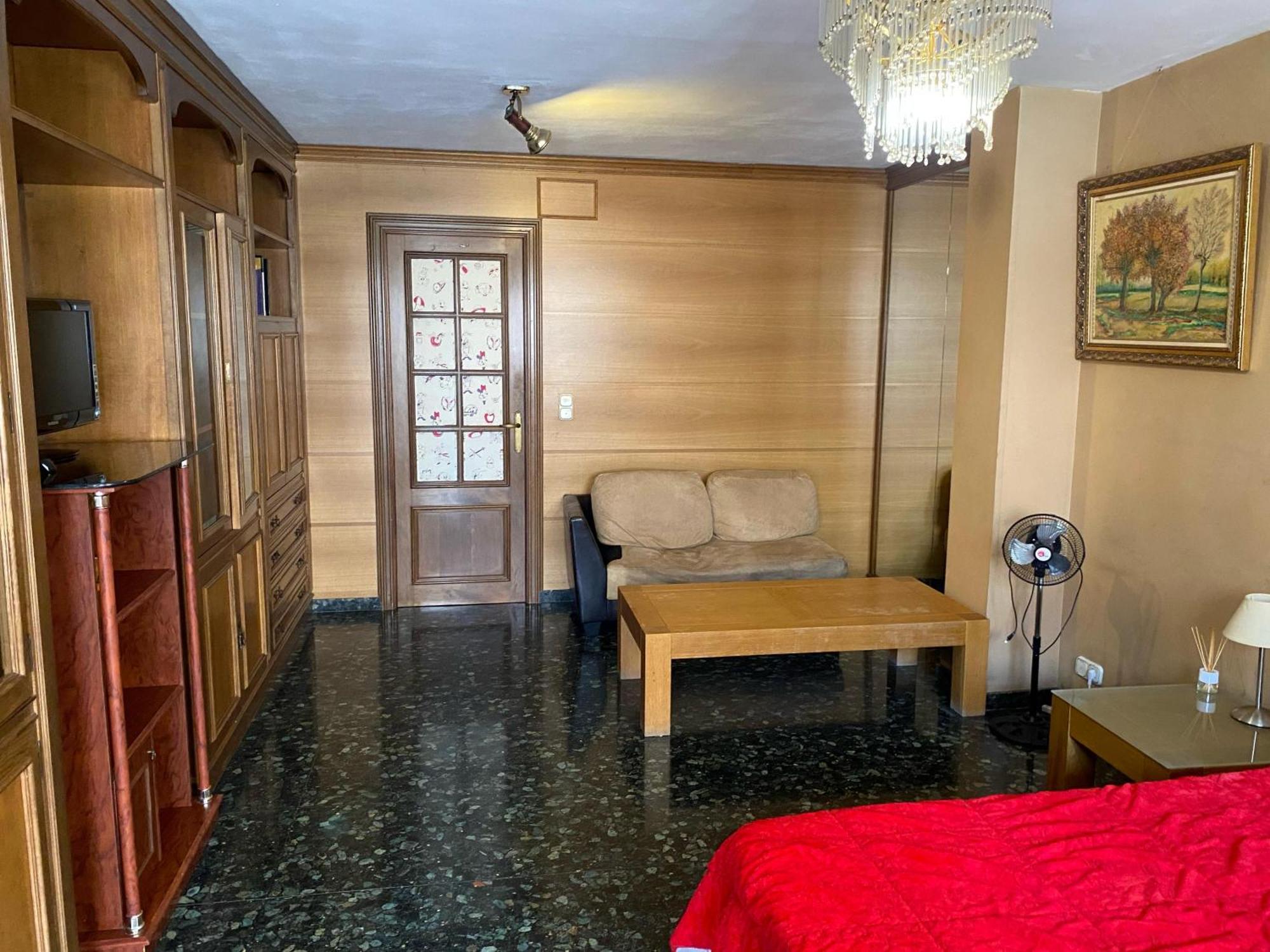 En Piso Compartido En * Valência