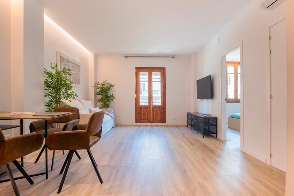 Apartamento Office Reina 7 *