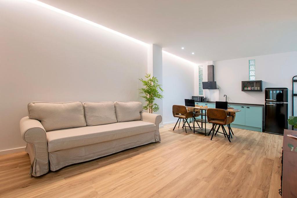 Apartamento Office Reina 7 *