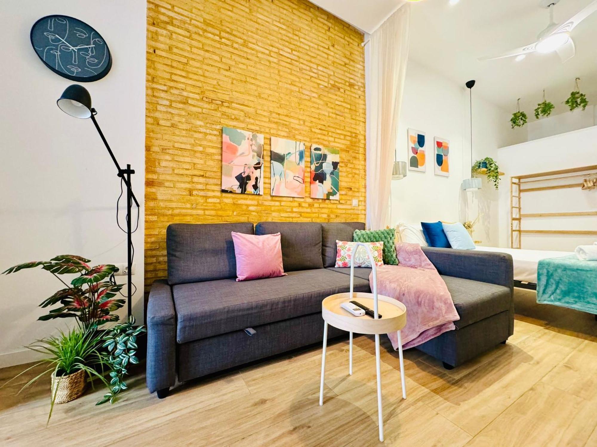 Relaxing Beachside Cabanyal Loft Apartment *