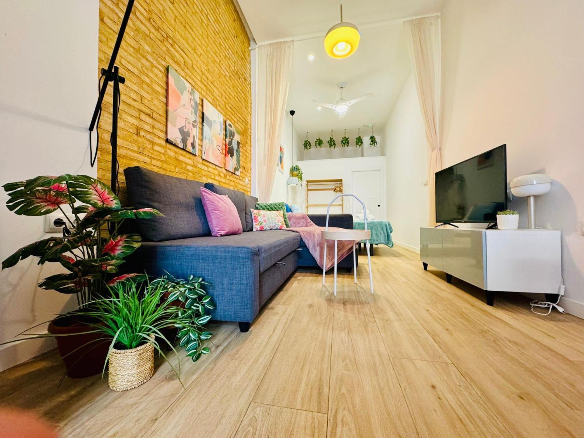 Relaxing Beachside Cabanyal Loft Apartment Valencia