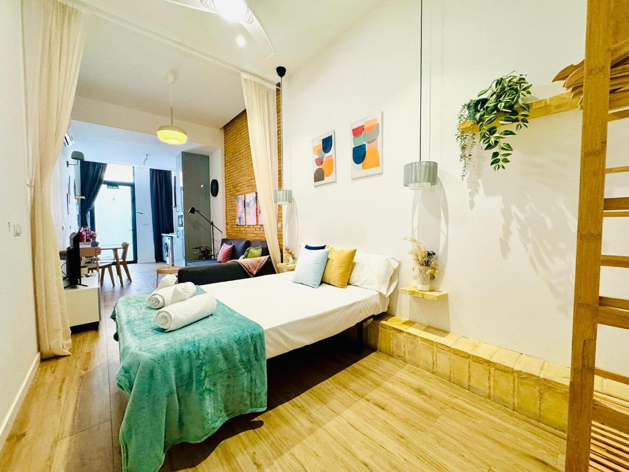 Relaxing Beachside Cabanyal Loft Apartment