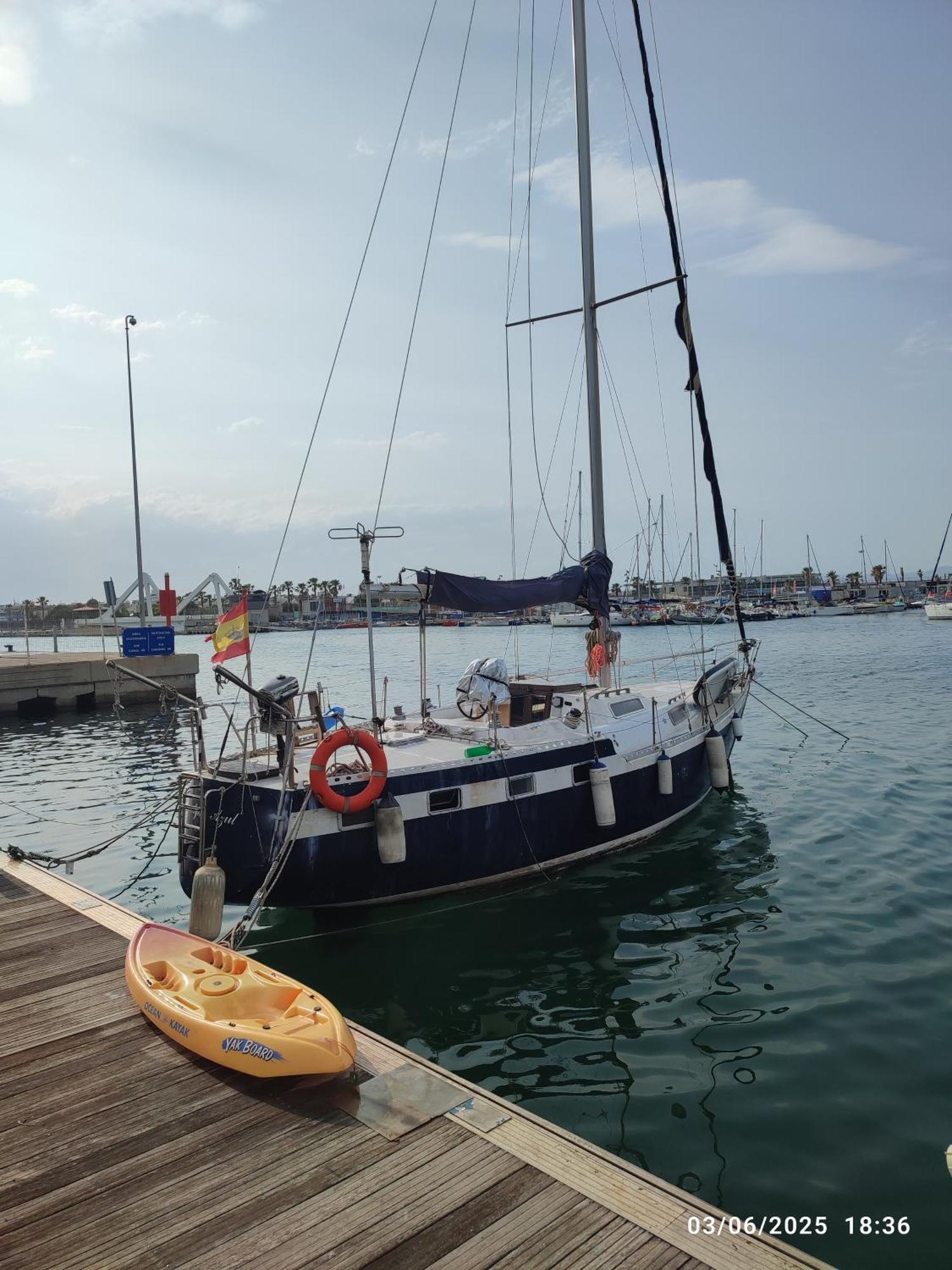Romantic Sailboat Botel Valencia