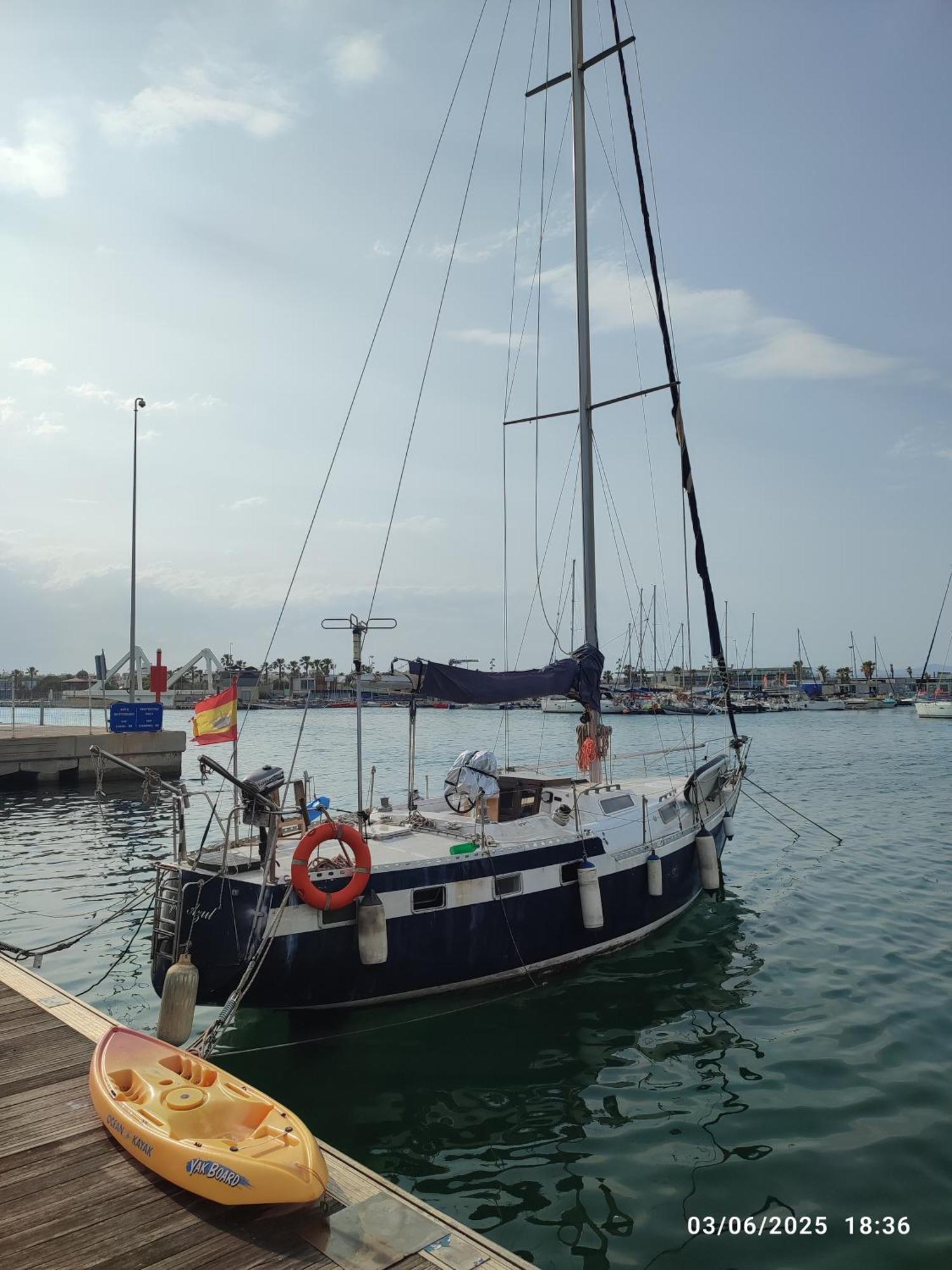 Botel Romantic Sailboat *