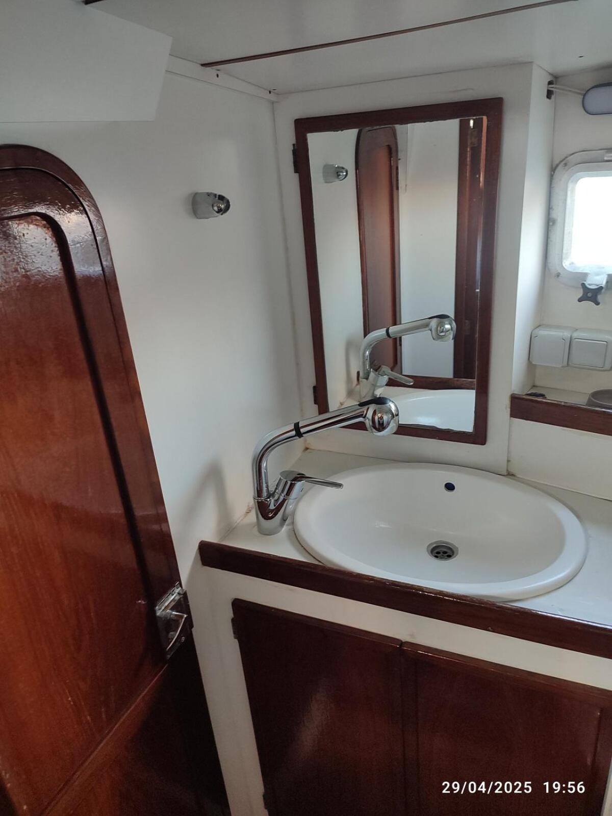 Romantic Sailboat Botel Valencia