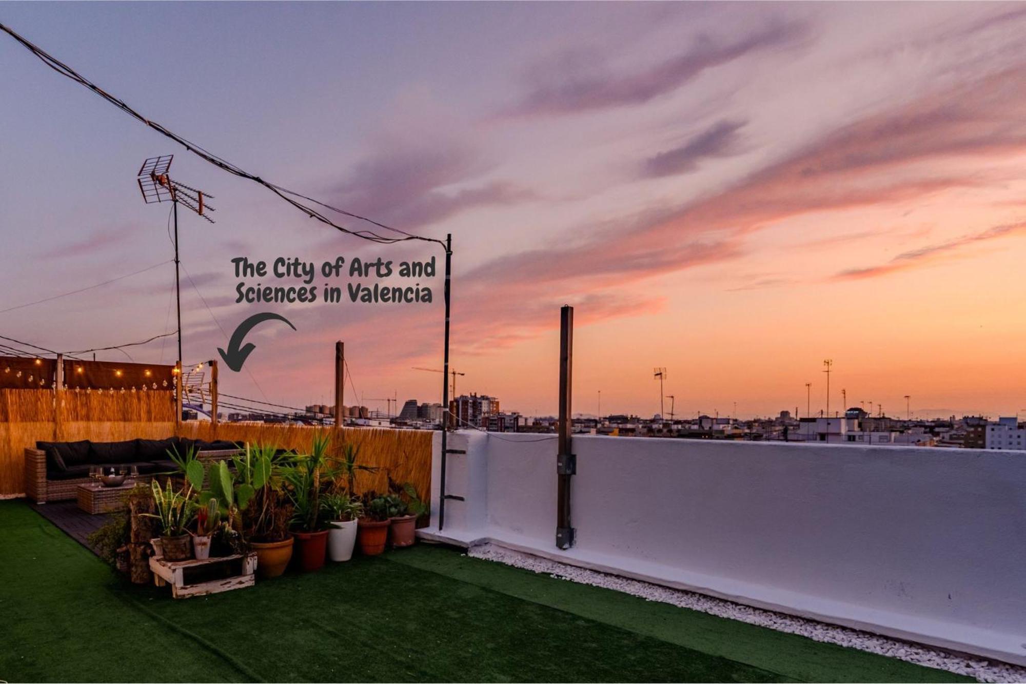 Ayora Penthouse - Jacuzzi, Huge Private Rooftop, Bbq, Sunset Views, Fastwifi, Ac Apartment *