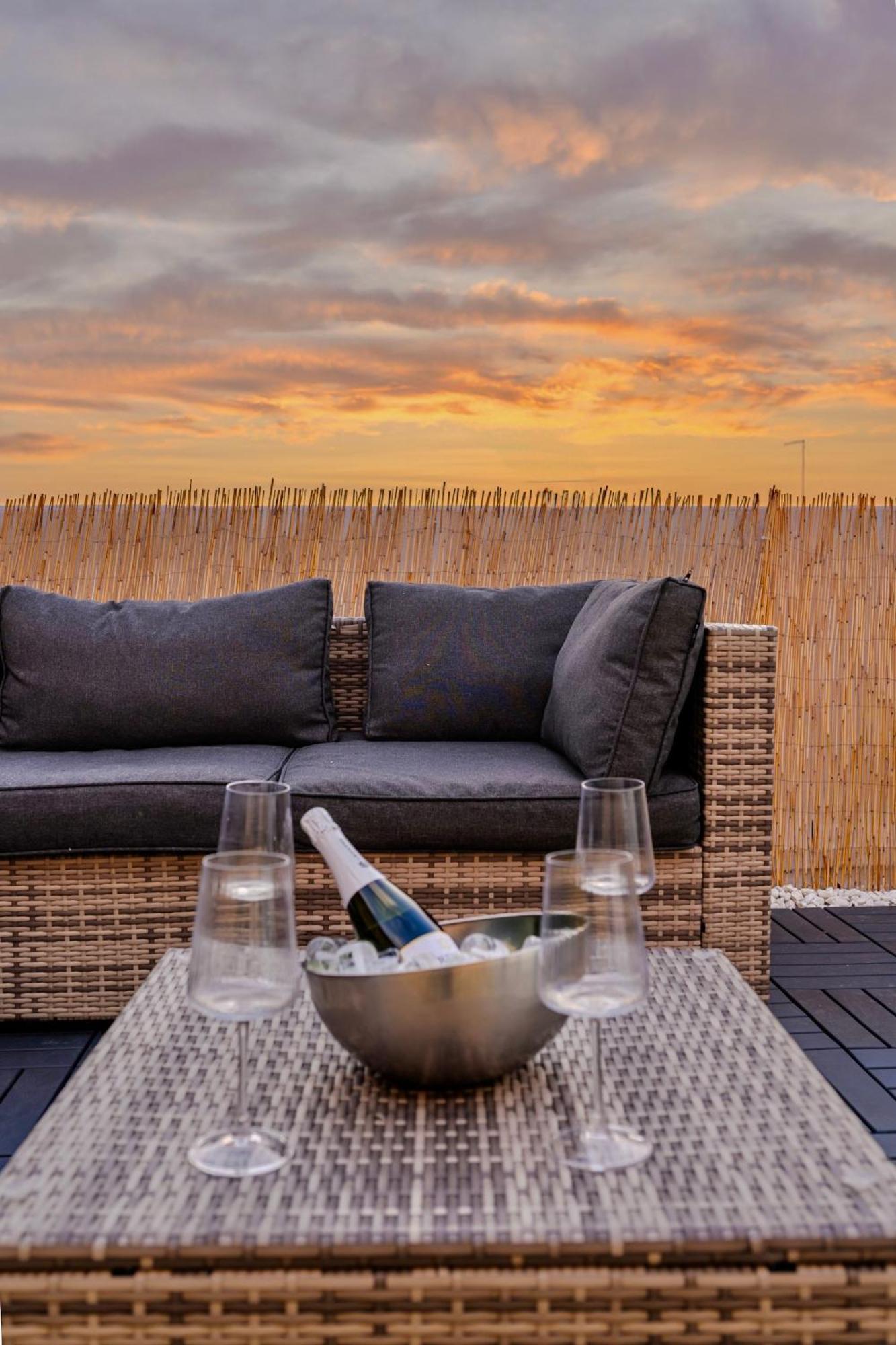 Apartment Ayora Penthouse - Jacuzzi, Huge Private Rooftop, Bbq, Sunset Views, Fastwifi, Ac *