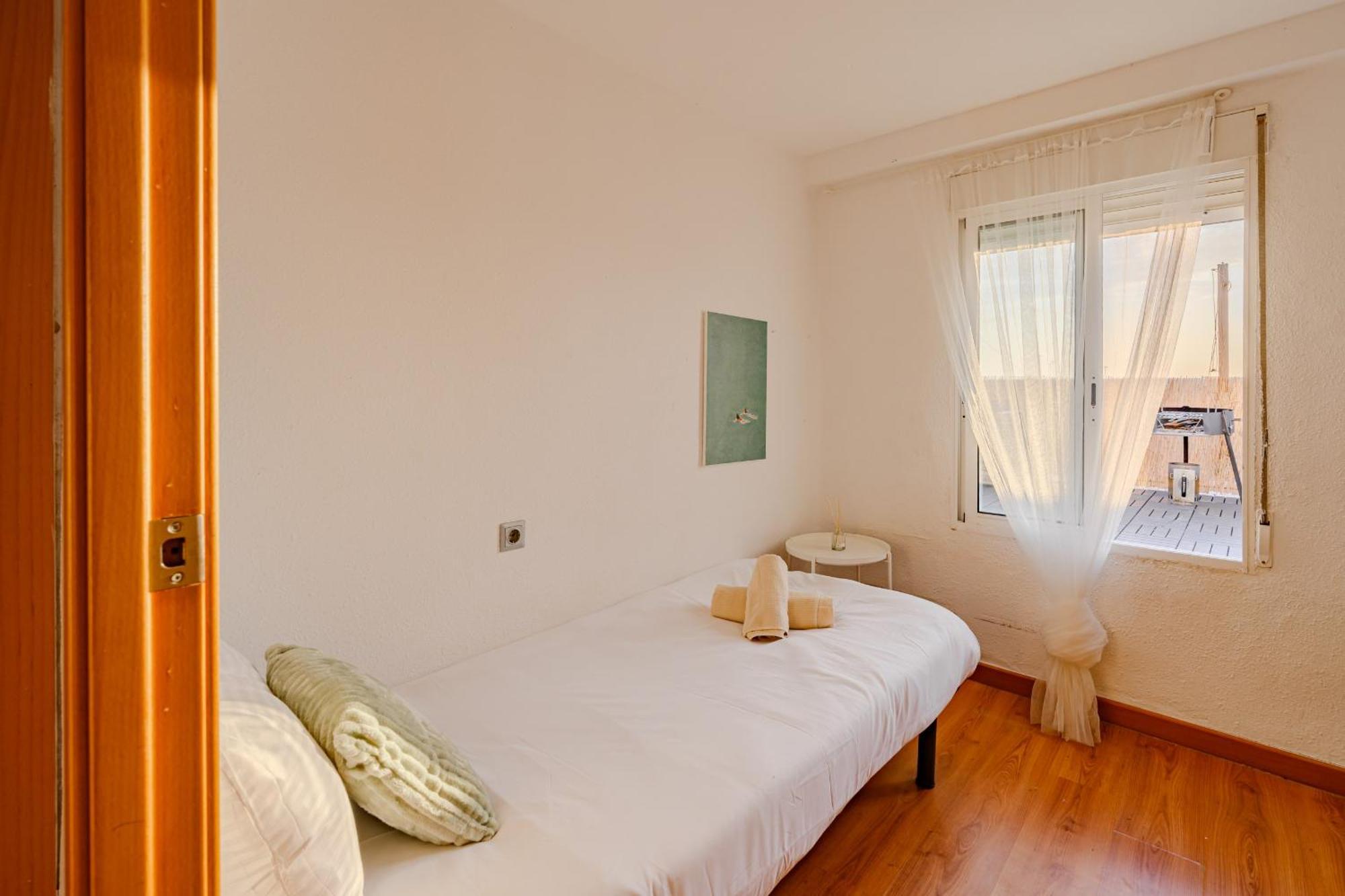 Ayora Penthouse - Jacuzzi, Huge Private Rooftop, Bbq, Sunset Views, Fastwifi, Ac