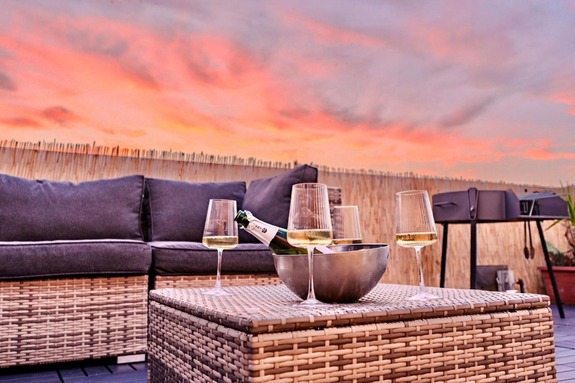 Ayora Penthouse - Jacuzzi, Huge Private Rooftop, Bbq, Sunset Views, Fastwifi, Ac