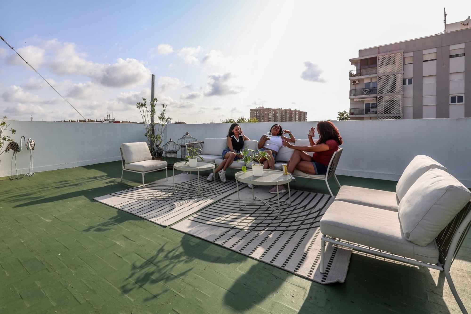 Nuevo Estudio A Metros De La Playa, Con Terraza Y Zonas Comun 3c * Valencia