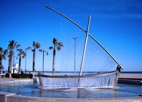 Magnificent Sailboat With Free Parking For Cars Botel Valência